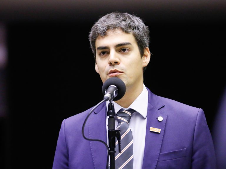 Deputado pede vista do relatório da PEC da Enfermagem; texto será votado na quinta-feira 